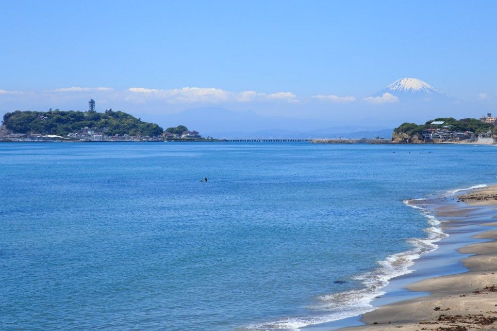 七里ヶ浜海岸の観光情報 Ema 江の島と鎌倉の観光やグルメ情報をお届け